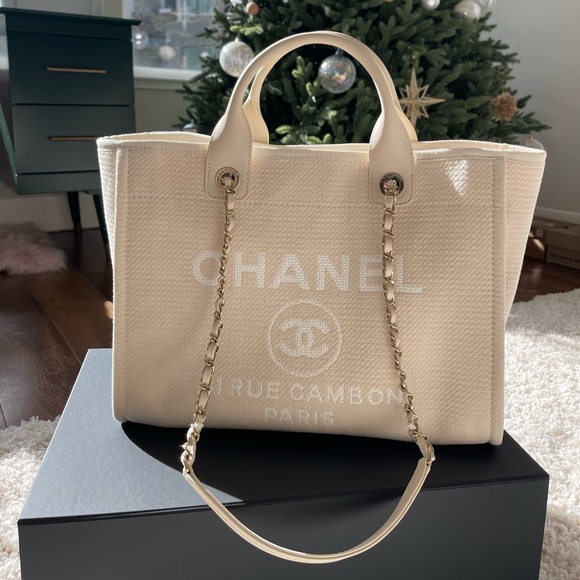 Chanel Shopping Bag - Like New - Picture 1 of 1